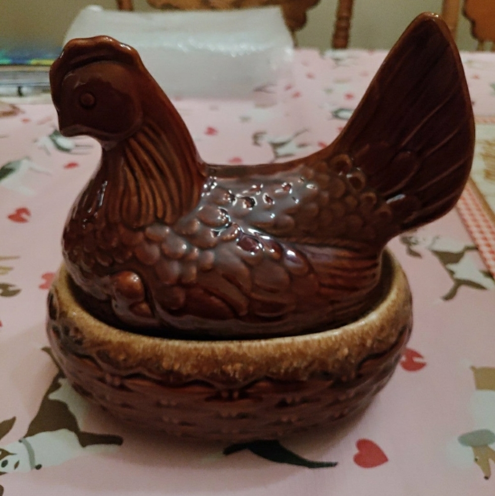 Vintage Hull Hen on Nest Casserole Dish
